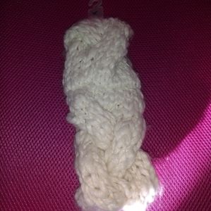 Cream color American Eagle head wrap